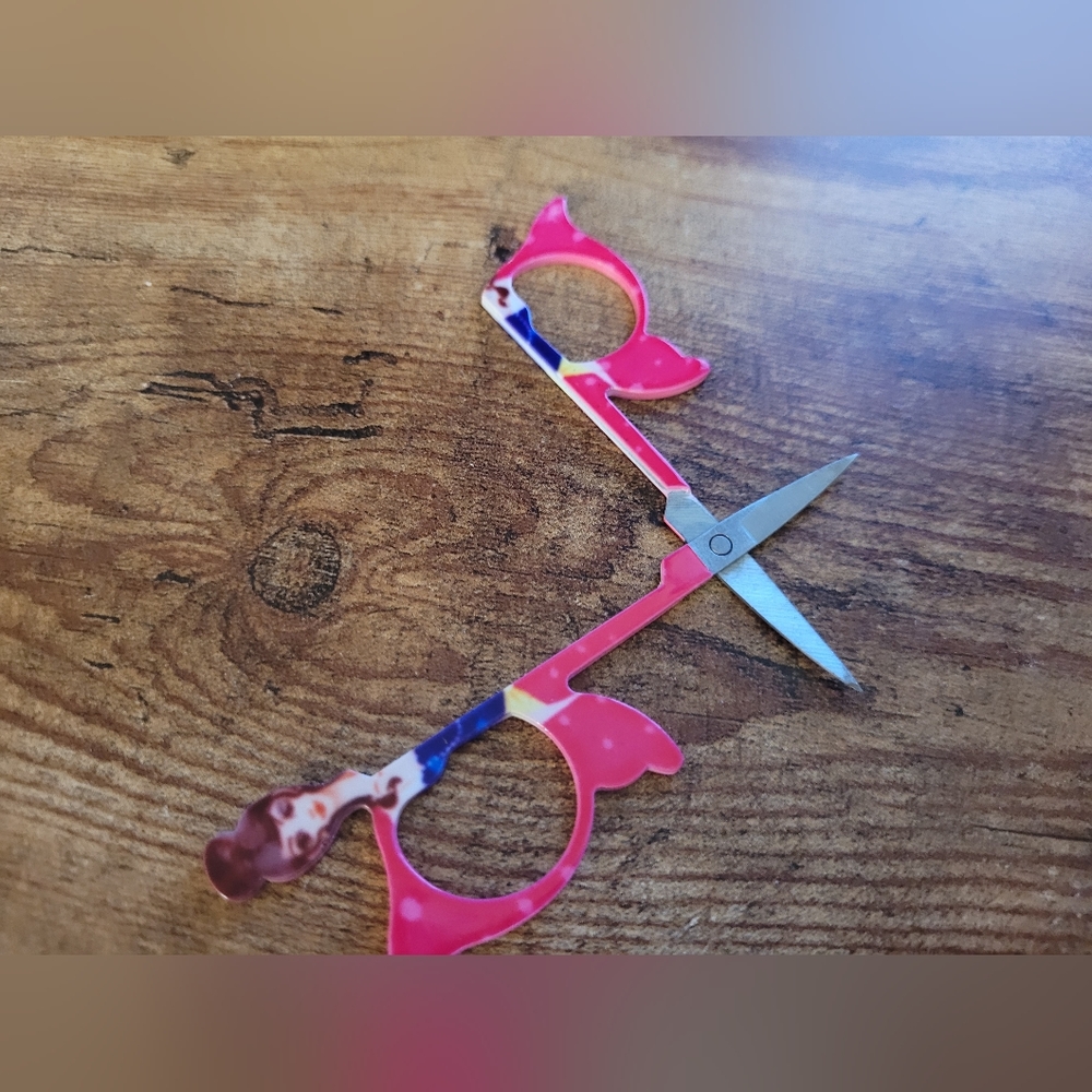 💜2 Ads/$10 -Scissors for cuticles/eyebrows